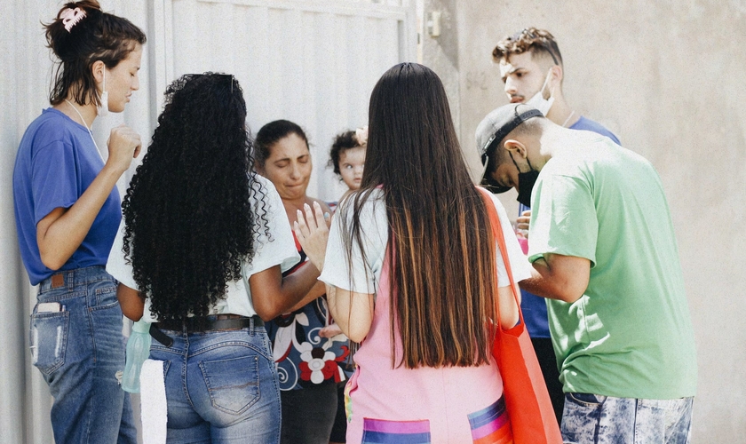 Jovens vão às ruas evangelizar por todo o País. (Foto: Missão Avance)