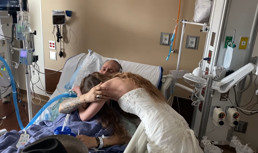 A noiva Hailey casou no hospital para que o pai pudesse participar da cerimônia. (Foto: YouTube/Logan Health).