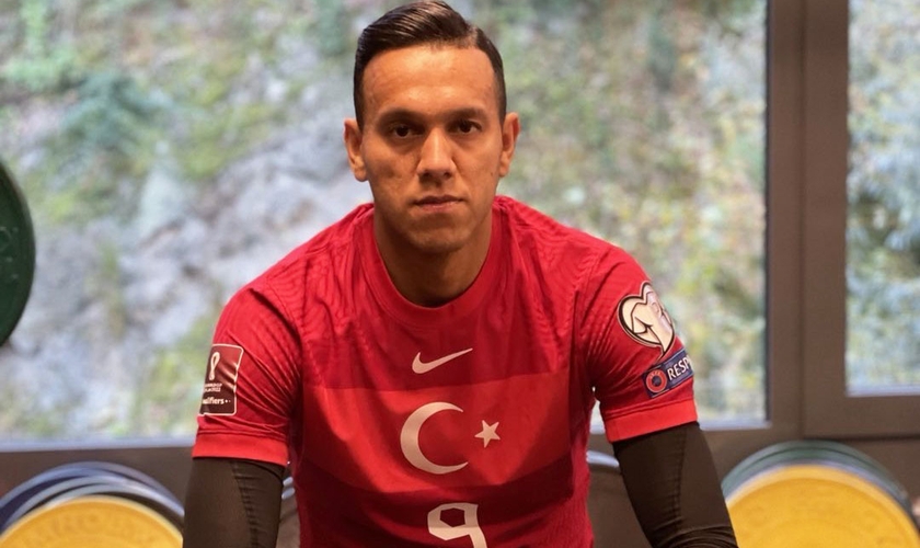 Souza é volante do Beşiktaş, na Turquia. (Foto: Instagram/Josef de Souza)
