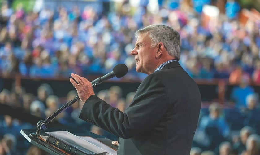 Rev. Franklin Graham durante um evento evangélico. (Foto: Associação Evangelística Billy Graham)