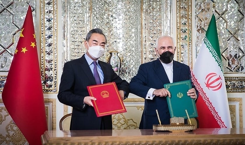 Autoridades assinaram o acordo de cooperação Irã-China de 25 anos em Teerã. (Foto: Erfan Kouchari/Wikimedia Commons)