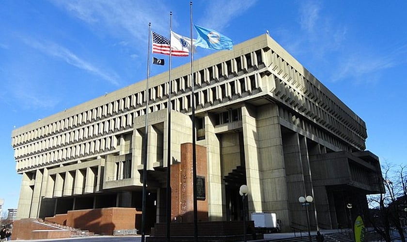 O Templo Satânico fez um pedido para hastear sua bandeira na prefeitura de Boston. (Foto: Wikimedia Commons/ Daderot).