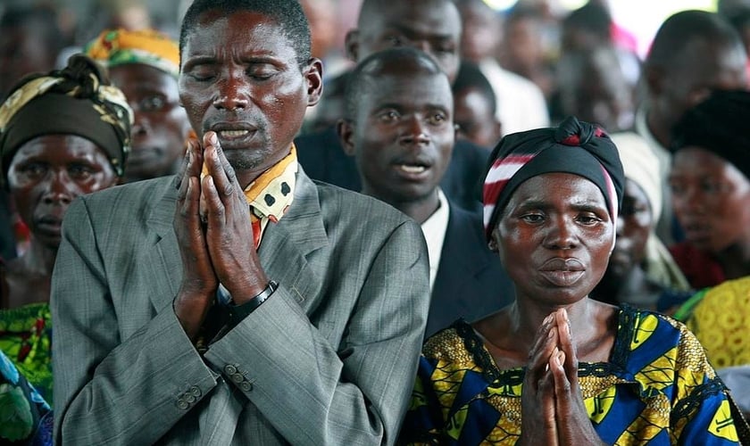 Cristãos rezando em Goma, República do Congo. (Foto: Steve Evans/Wikimedia Commons)