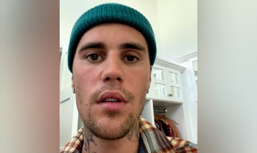 Em vídeo no Instagram, o cantor explicou que foi diagnosticado com a Síndrome de Ramsay Hunt. (Foto: Instagram/Justin Bieber).