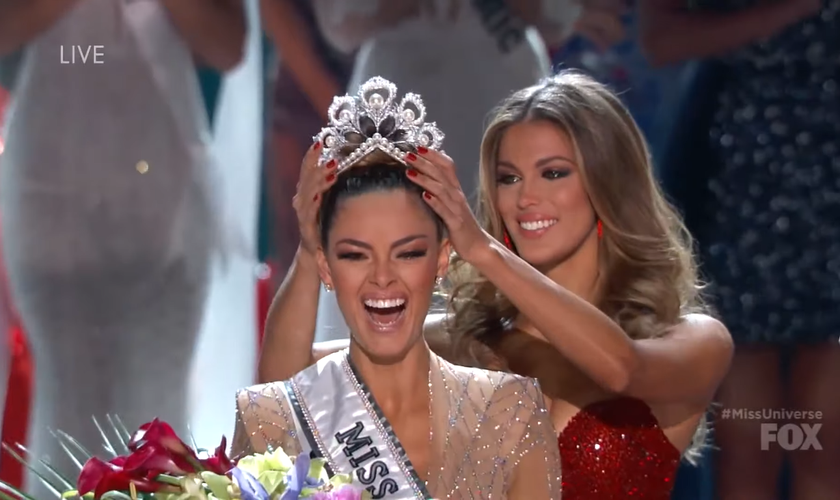 Demi Leigh, da África do Sul, foi coroada Miss Universo em 2017. (Foto: YouTube/ The Pageant Eye).