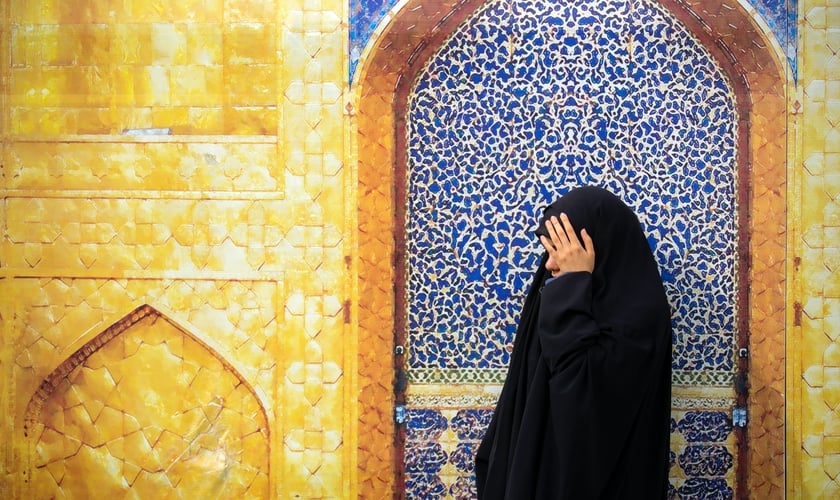 Meninas e mulheres têm sofrido intimidação por se recusarem a vestir o véu islâmico. (Foto: Imagem ilustrativa/Unsplash/Mostafa Meraji).