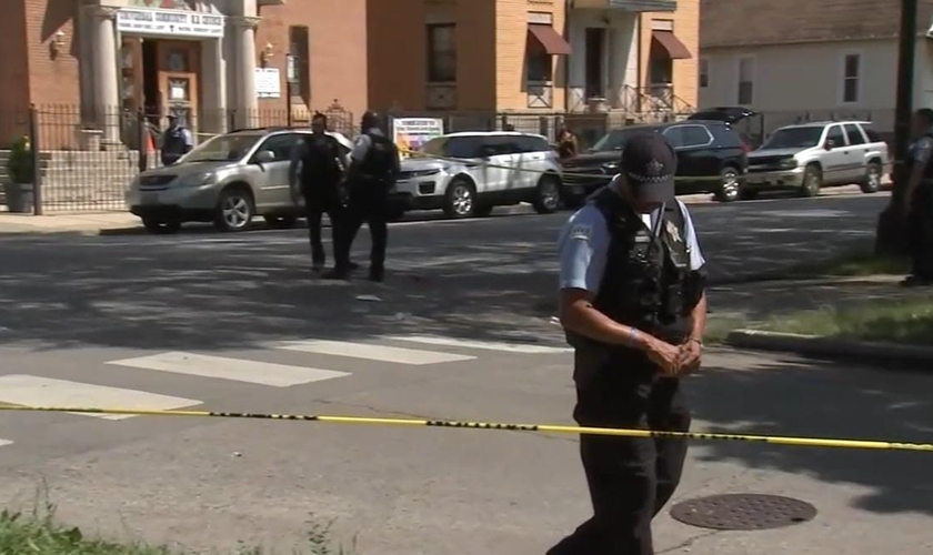 Frente da igreja onde ocorria o velório de Mike Nash. (Foto: Captura de tela/Vídeo ABC7 News)