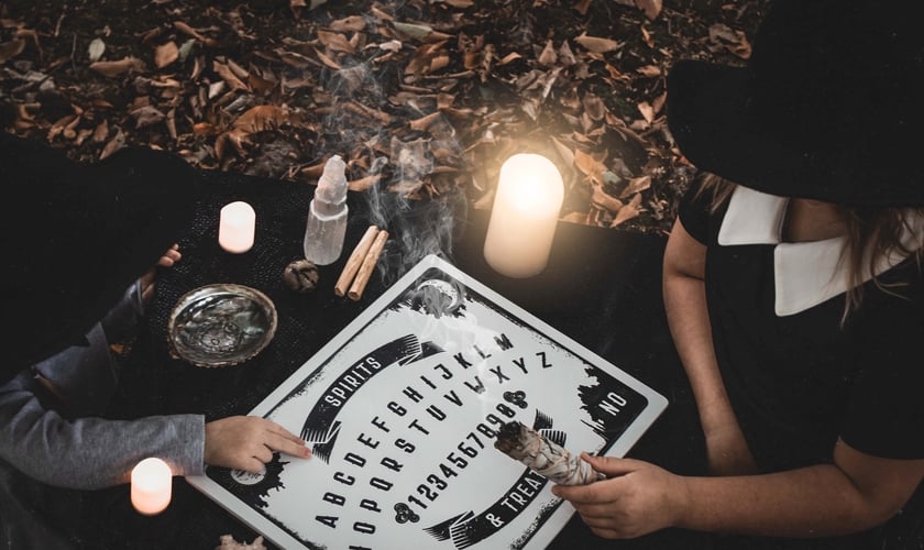 Tabuleiro Ouija, usado por satanistas. (Foto representativa: Unsplash/Alexia Rodrigues)