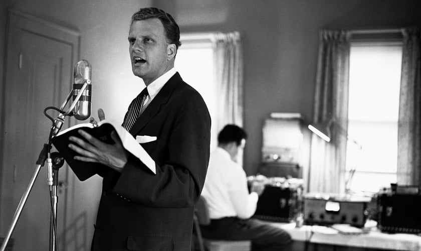 Billy Graham expandiu o evangelismo com o uso do rádio, TV, mídia impressa e internet. (Foto: Billy Graham Evangelistic Association)