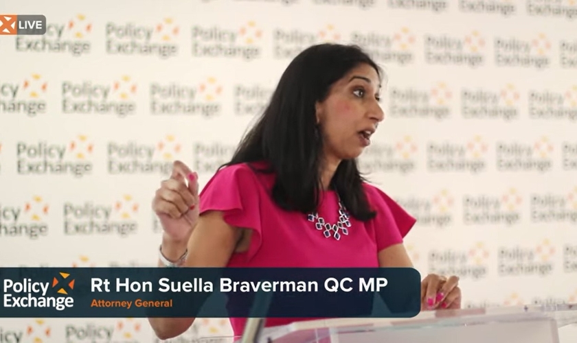 Procuradora-geral da Inglaterra e do país de Gales, Suella Braverman. (Foto: Captura de tela/YouTube Policy Exchange UK)