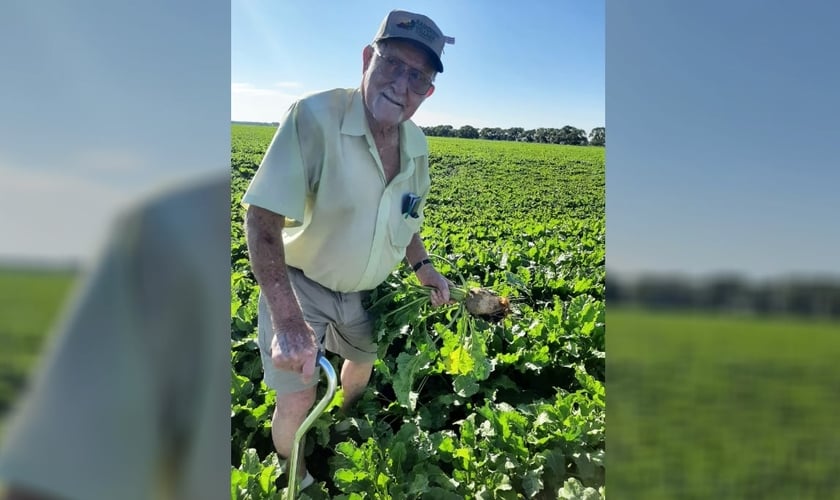 Earl Mallinger ainda tem uma vida ativa no campo, aos 105 anos. (Foto: Arquivo pessoal/Earl Mallinger)