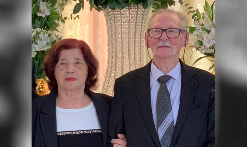 Pastor Rolf Engel e sua esposa, dona Terezinha. (Foto: Minist茅rio Engel)
