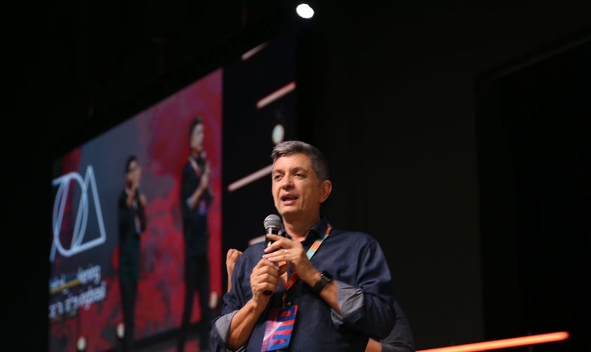 Pr. Paulo Mazoni na conferência Voz dos Apóstolos 2022. (Foto: Global Awakening Brasil)