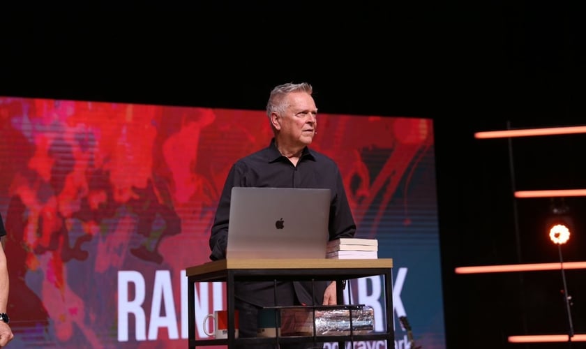 Randy Clark na conferência Voz dos Apóstolos 2022. (Foto: Global Awakening Brasil)