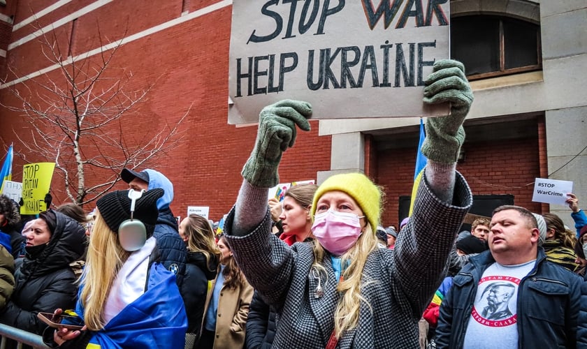 Aumenta a demanda de Bíblias entre os ucranianos. (Foto: Pexels/Katie Godowski)