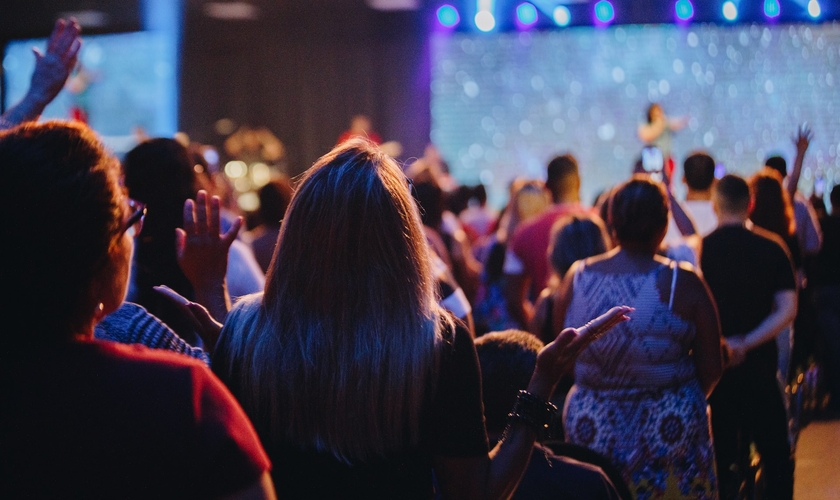 Imagem ilustrativa de culto na Igreja Batista Atitude, Rio de Janeiro. (Foto: Yuri Figueiredo/Unsplash)