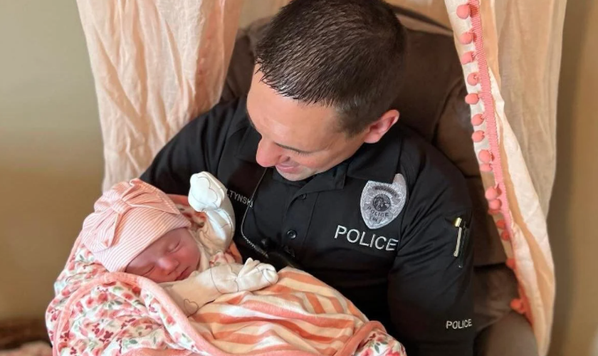 Bruce Faltynski com sua filha adotada, Myah. (Foto: Reprodução WDRB/Cedida por Shelby Faltynski