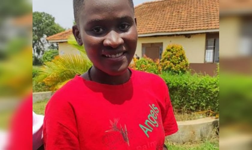 Safina aceitou Jesus aos 13 anos, após ser curada milagrosamente, em Uganda. (Foto: Cortesia/Uganda Christian News).