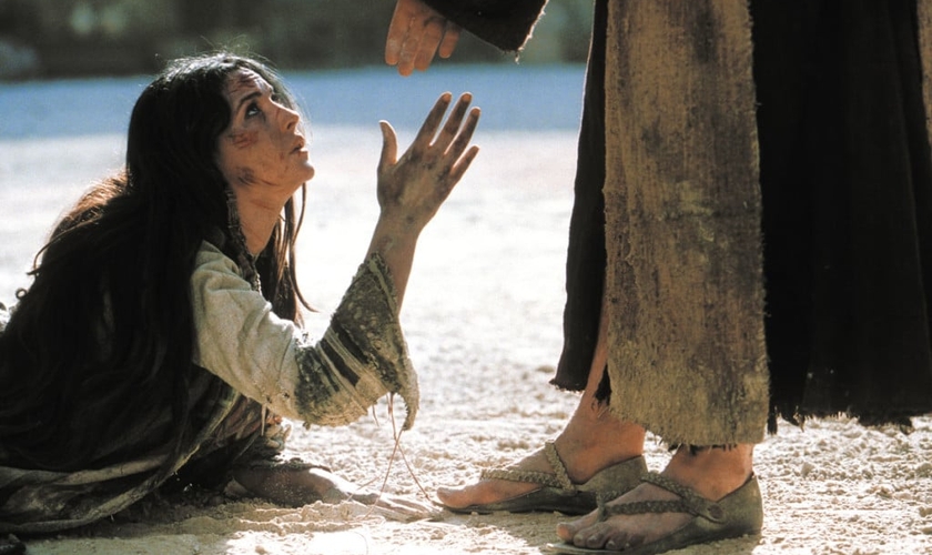 Cena de Maria Madalena e Jesus no filme ‘A Paixão de Cristo’. (Foto: Reprodução/20th Century Fox)