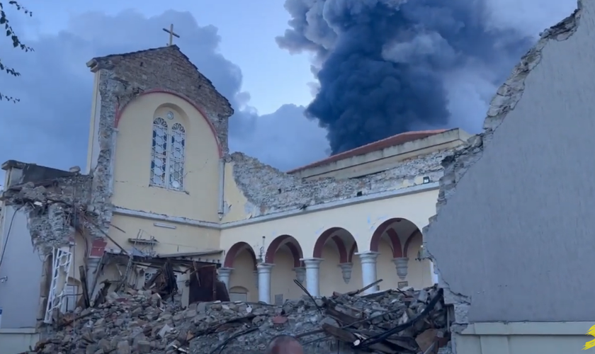 Imagens em relatório mostram devastação na região do terremoto na Turquia. (Captura de tela/YouTube/Shema Medya Grup)