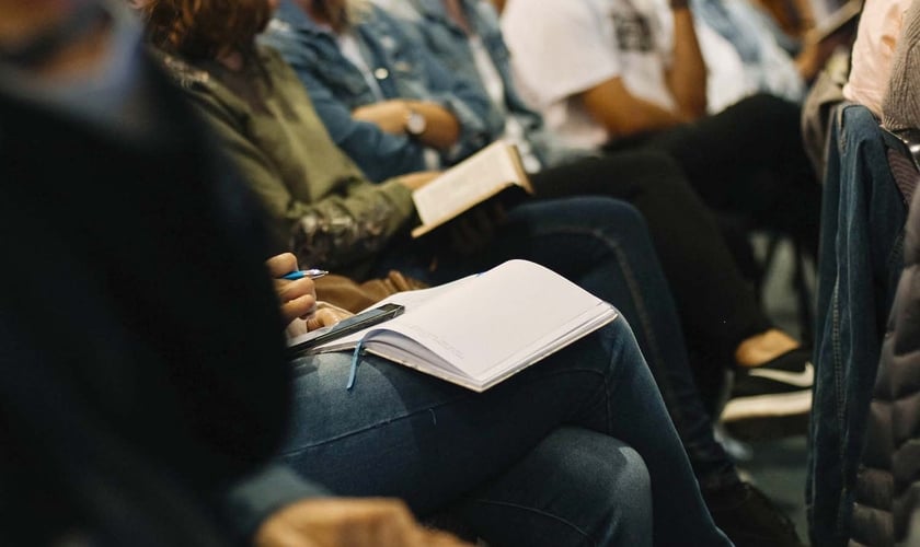 Jovens universitários. (Foto: Ilustração/Sincerely Media/Unsplash)