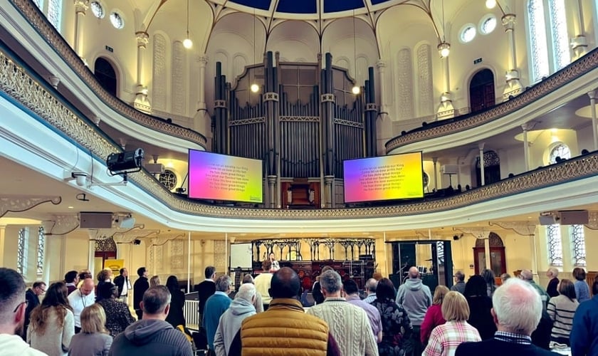 Líderes na Conferência Ekklesia na cidade de Londres. (Foto: Reprodução/Twitter/Carl Knightly)