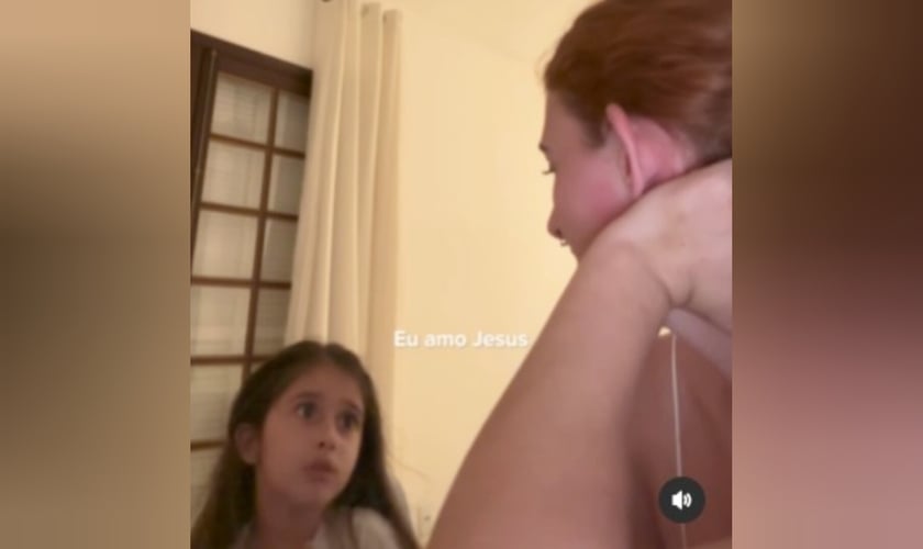 A influenciadora Belli compartilhou uma conversa que teve com a filha Helena sobre fé. (Foto: Reprodução/Instagram/Belli).