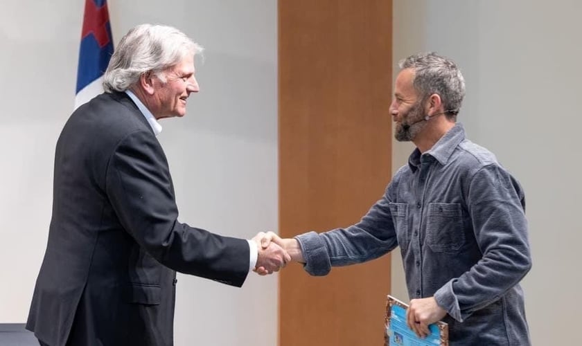 Pastor Franklin Graham e Kirk Cameron. (Foto: Reprodução/Twitter Franklin Graham)