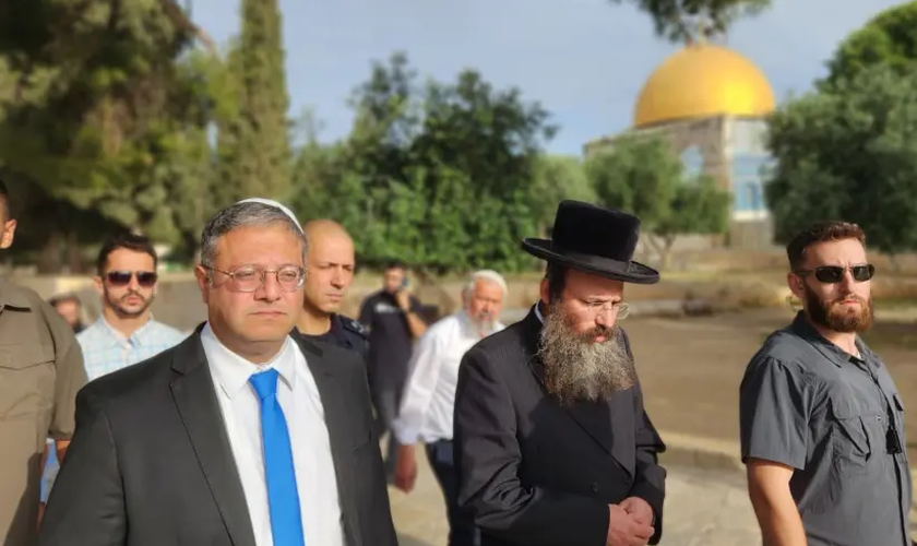 Ministro da Segurança Nacional, Itamar Ben-Gvir, em visita ao Monte do Templo, 21 de maio de 2023. Foto: Temple Mount Administration)