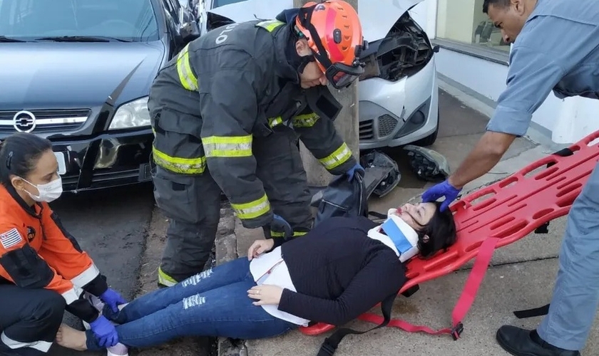 A cristã Andréia da Silveira, de 44 anos, escapou de um carro desgovernado em alta velocidade. (Foto: Cedida/G1).