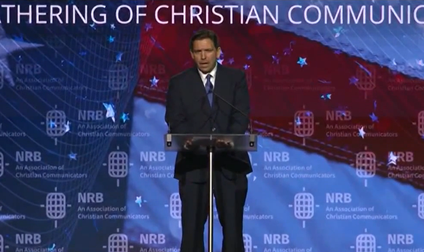 DeSantis promete proteger a família religiosa na National Religious Broadcasters. (Captura de tela/Fox News)