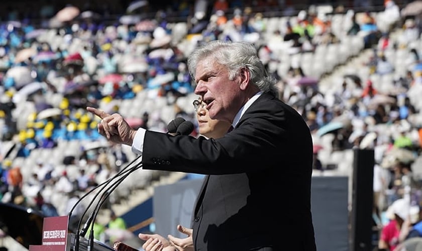 Franklin Graham ministrando a Palavra de Deus. (Foto: Reprodução/BGEA)