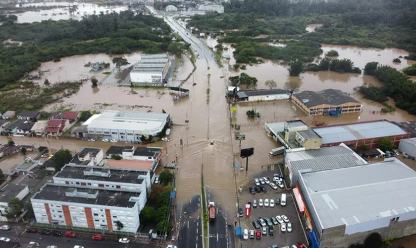 Um ciclone extratropical atingiu o Rio Grande do Sul na sexta-feira (13). (Foto: Reprodução/RBS TV).