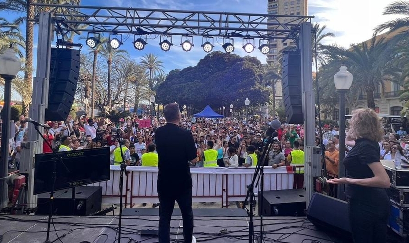 O evento ‘Espanha Oramos por Você’ em Alicante. (Foto: España Oramos Por ti).