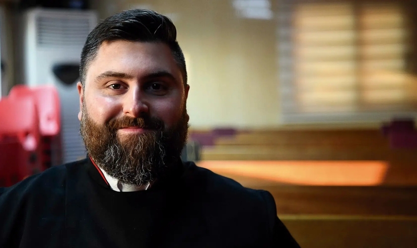 Daniel acredita que sua missão é ficar no Iraque e manter a igreja viva no país. (Foto: Portas Abertas)