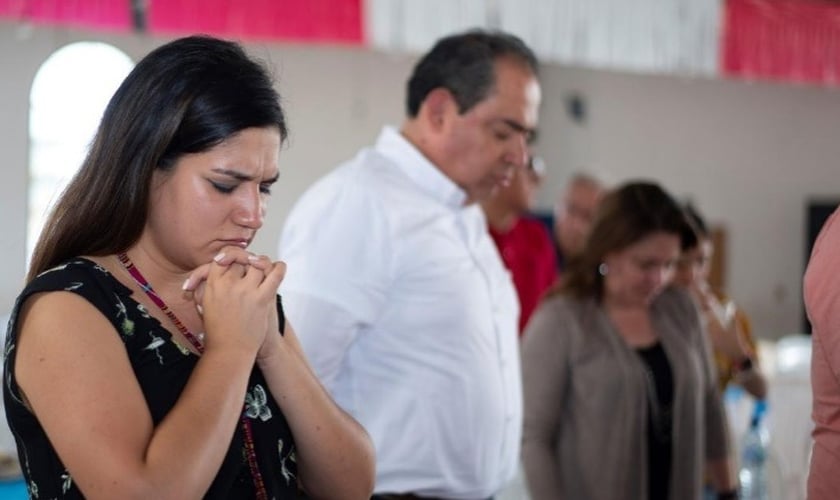 A Bíblia está transformando histórias de jovens no país. (Foto: Reprodução/Bible Society)