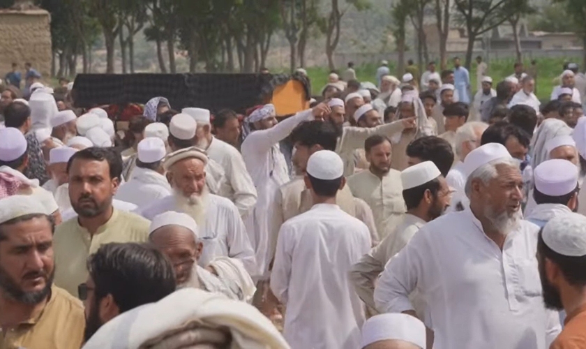 Funeral após o atentado de domingo. (Foto: Captura de tela/YouTube/UOL)