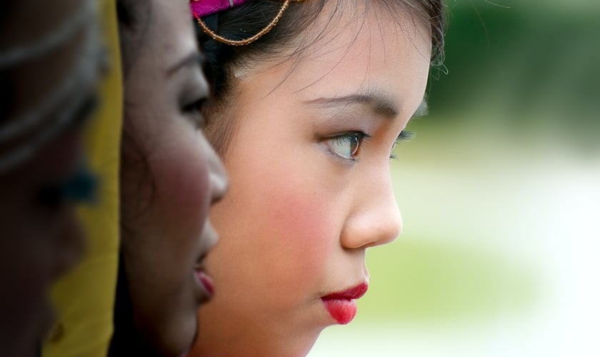 As meninas estão sendo resgatadas e apresentadas a Jesus. (Foto: Reprodução/Unsplash/Doug Swinson)