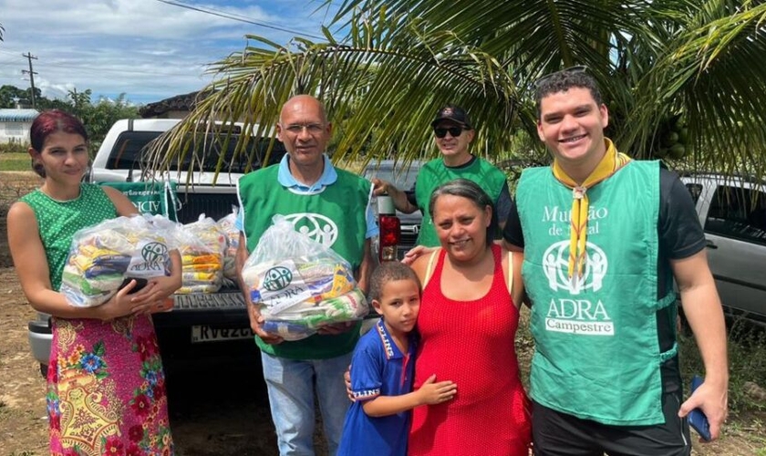  Famílias recebem auxílio de projeto cristão. (Foto: Reprodução/Notícias Adventistas/Rebbeca Ricarte)