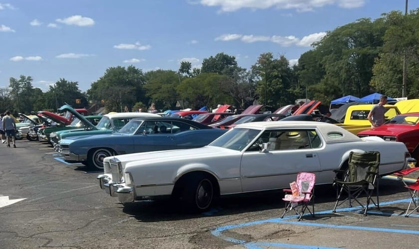 Amantes de carros foram atraídos pelo evento da igreja Commonwealth of Faith. (Foto: Imagem cedida/Baptist Press).