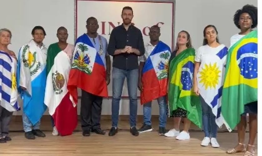 Pastores e missionários no Haiti. (Captura de tela: YouTube) 