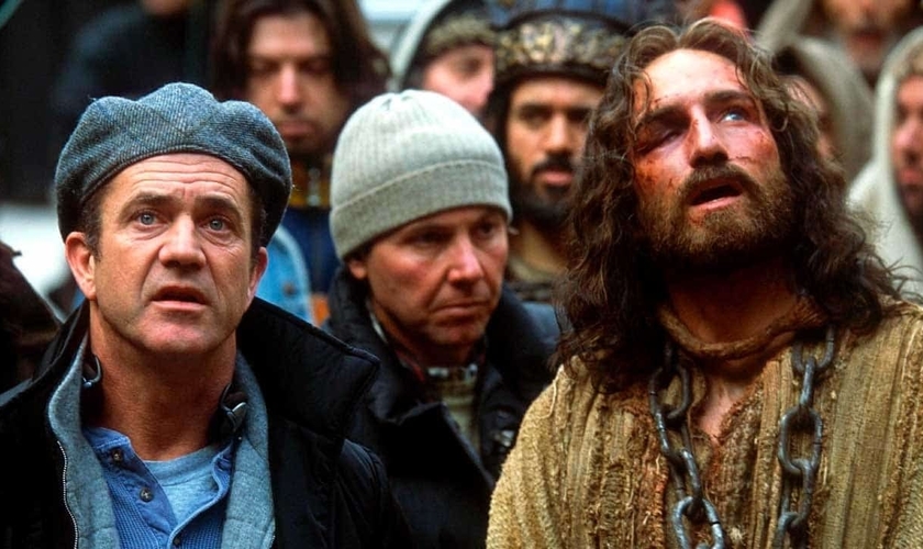 Mel Gibson e Jim Caviezel durante a gravação de “A Paixão de Cristo”. (Foto: Divulgação)