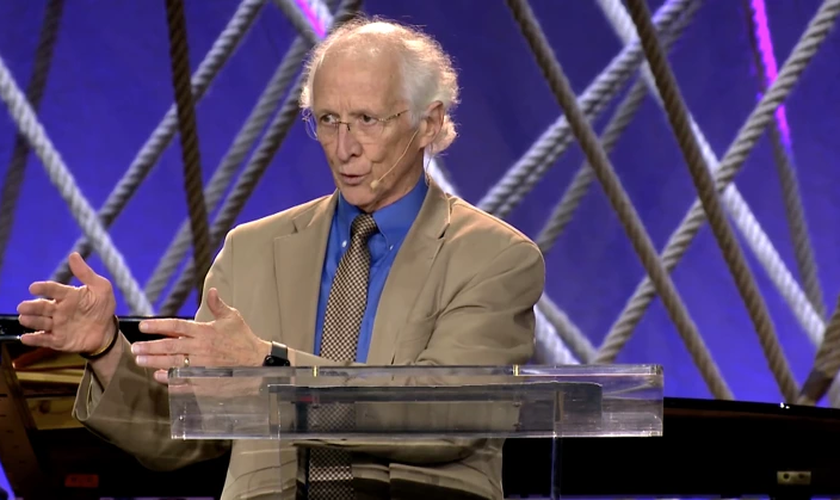 John Piper condenou a busca por se comunicar com falecidos. (Foto: Imagem ilustrativa/Reprodução/Sing! 2022 Conference).