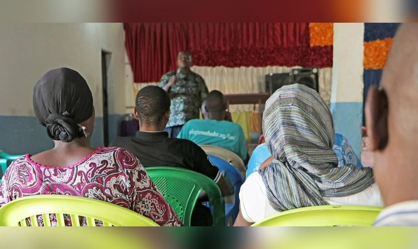 Africanos em igreja. (Foto: Ilustração/Portas Abertas)