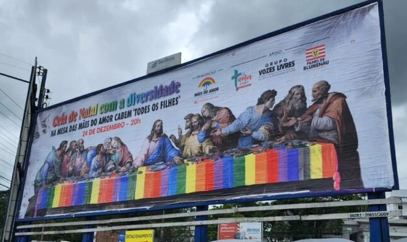 O outdoor instalado em Blumenau. (Foto: Divulgação/ONG Mães do Amor)