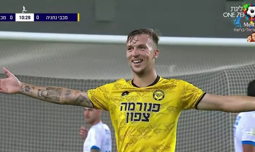 O jogador israelense Eden Karzev. (Captura de tela/YouTube/Meltay)