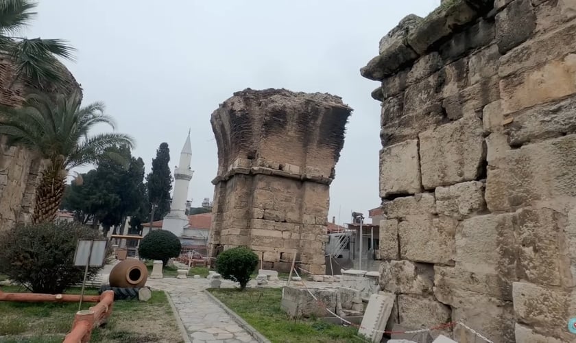 Ruínas da antiga igreja em Filadélfia. (Captura de tela: YouTube/Turquia para você)