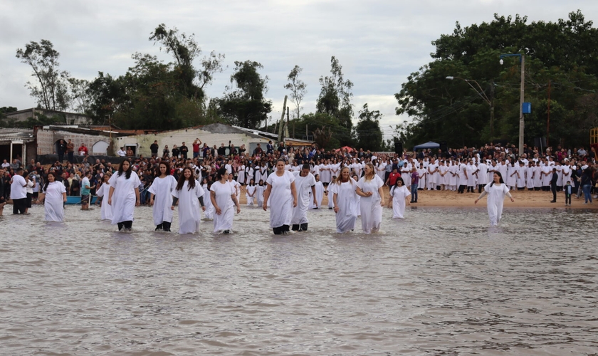 A Assembleia de Deus promoveu batismos simultâneos em 153 cidades. (Foto: Comunicação e Mídia AD. Porto Alegre).