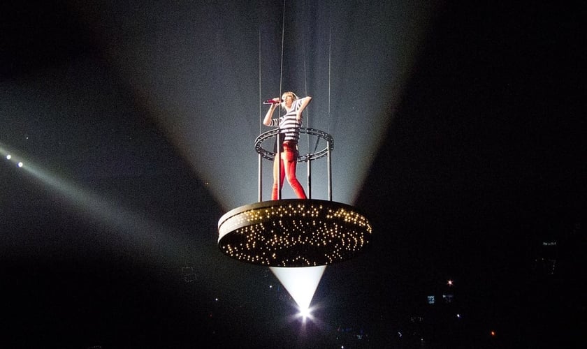 Taylor Swift durante a Red Tour. (Foto: Reprodução/Wikimedia Commons/raffik)