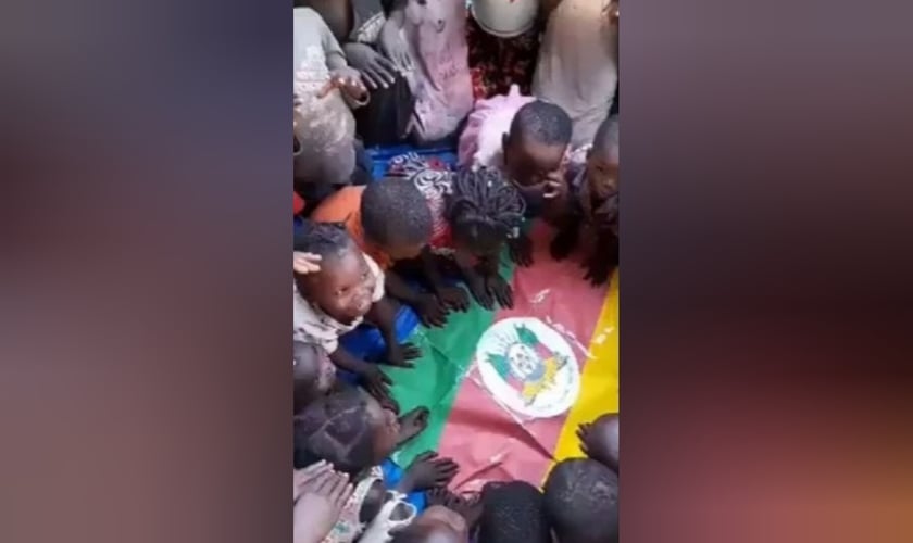 Crianças de Guiné-Bissau intercederam pelo RS. (Foto: Reprodução/Instagram/Jovem Pan).